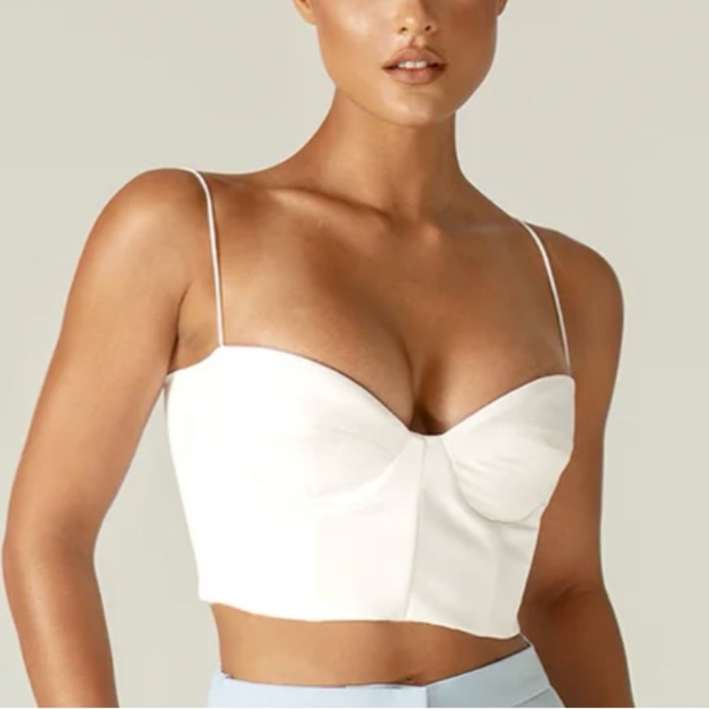 NWT Alieva Carla Crop Structured Crepe Top - Picture 1 of 13